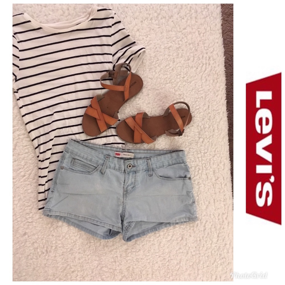 Levi’s Light Wash Shorty Shorts